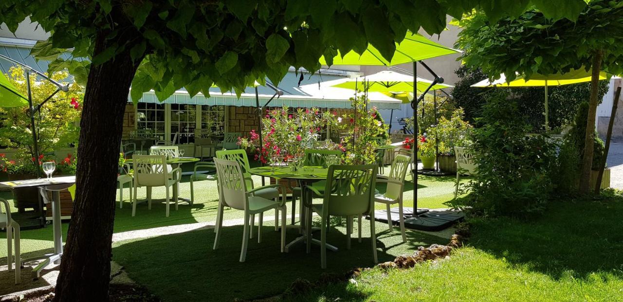 Hotel Le Lion d'Or Saint-Geniez-dʼOlt Exterior foto