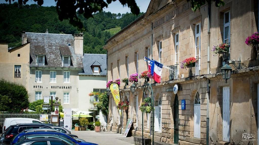Hotel Le Lion d'Or Saint-Geniez-dʼOlt Exterior foto