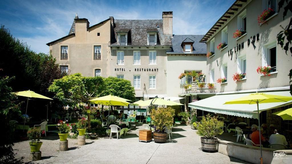 Hotel Le Lion d'Or Saint-Geniez-dʼOlt Exterior foto